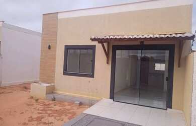 Imagem: A casa possui 2 Dormitórios, 1 Banheiro, 2 Vagas na garagem