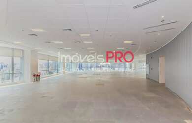 Imagem: O depósito possui 5 Vagas na garagem, 473m² de Área e está