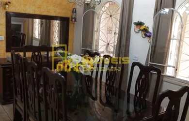 Imagem: A casa possui 3 Dormitórios, 2 Banheiros, 3 Vagas na garagem