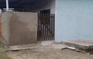 Imagem: A casa possui 2 Dormitórios, 1 Banheiro, 1 Vaga na garagem