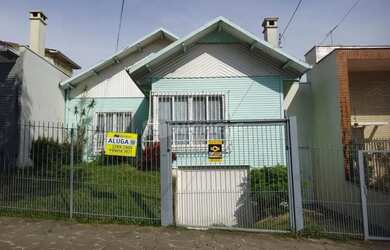 Imagem: A casa possui 5 Dormitórios, 3 Banheiros, 3 Vagas na garagem