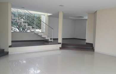 Imagem: A casa em condomínio possui 4 Dormitórios, 4 Vagas na garagem