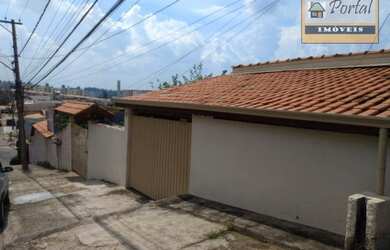 Imagem: A casa possui 4 Dormitórios, 3 Banheiros, 3 Vagas na garagem