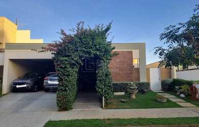 Imagem: A casa em condomínio possui 3 Dormitórios, 3 Banheiros, 4