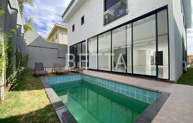 Imagem: A casa em condomínio possui 5 Dormitórios, 5 Banheiros, 5