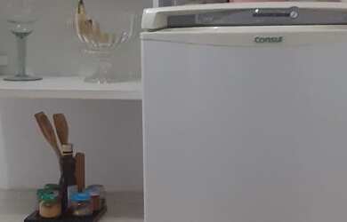 Imagem: O apartamento possui 2 Dormitórios, 1 Banheiro, 1 Vaga na garagem