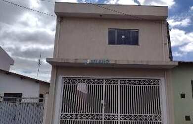 Imagem: A casa possui 4 Dormitórios, 5 Banheiros, 2 Vagas na garagem