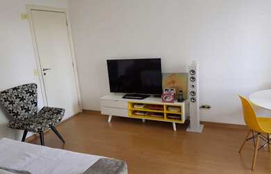 Imagem: O apartamento possui 2 Dormitórios, 1 Banheiro, 1 Vaga na garagem