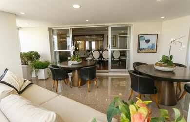 Imagem: O apartamento possui 5 Dormitórios, 5 Banheiros, 4 Vagas na