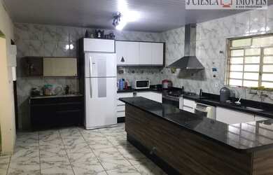 Imagem: A casa possui 5 Dormitórios, 5 Banheiros, 5 Vagas na garagem