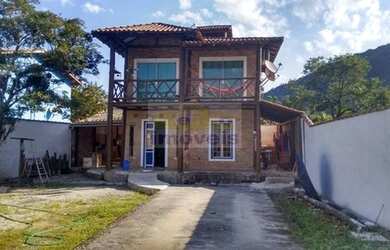 Imagem: A casa possui 1 Dormitório, 2 Banheiros, 2 Vagas na garagem