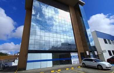 Imagem: O depósito possui 5 Vagas na garagem, 784m² de Área e está