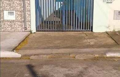 Imagem: A casa possui 1 Dormitório, 1 Banheiro, 3 Vagas na garagem