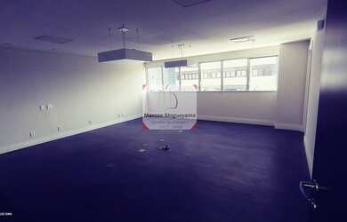 Imagem: O depósito possui 5 Vagas na garagem e 197m² de Área e está