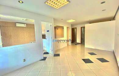 Imagem: O depósito possui 2 Vagas na garagem e 60m² de Área e está