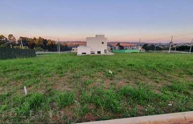 Imagem: O terreno possui 200m² de Área e está localizado em Contorno