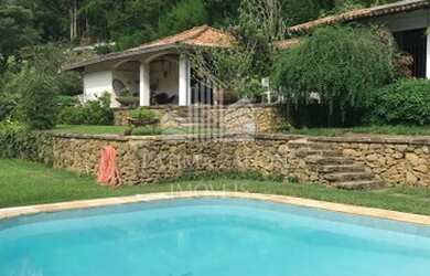 Imagem: A casa possui 3 Dormitórios, 5 Banheiros, 5 Vagas na garagem