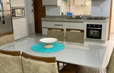 Imagem: A casa possui 3 Dormitórios, 3 Banheiros, 2 Vagas na garagem