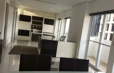 Imagem: O depósito possui 2 Vagas na garagem, 63m² de Área e está