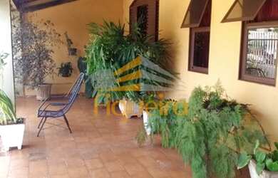 Imagem: A casa possui 3 Dormitórios, 3 Banheiros, 1 Vaga na garagem