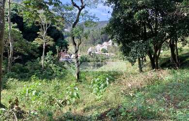 Imagem: O terreno possui 900m² de Área e está localizado em Cônego