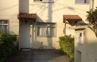 Imagem: A casa possui 2 Dormitórios, 1 Banheiro, 1 Vaga na garagem