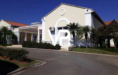 Imagem: A casa possui 3 Dormitórios, 5 Banheiros, 2 Vagas na garagem