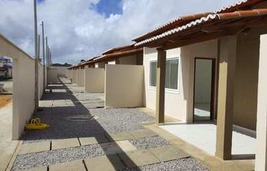 Imagem: A casa possui 2 Dormitórios, 1 Banheiro, 2 Vagas na garagem