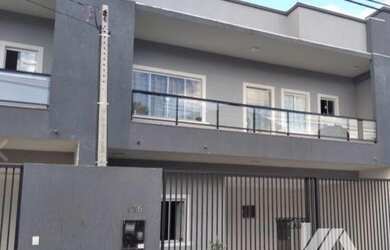 Imagem: A casa possui 3 Dormitórios, 2 Banheiros, 2 Vagas na garagem