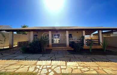 Imagem: A casa em condomínio possui 4 Dormitórios, 4 Banheiros, 2