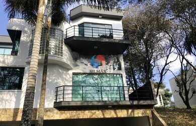 Imagem: A casa possui 4 Dormitórios, 5 Banheiros, 5 Vagas na garagem