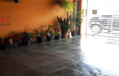 Imagem: A casa possui 3 Dormitórios, 3 Banheiros, 2 Vagas na garagem