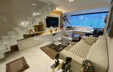 Imagem: O apartamento possui 3 Dormitórios, 1 Banheiro, 2 Vagas na