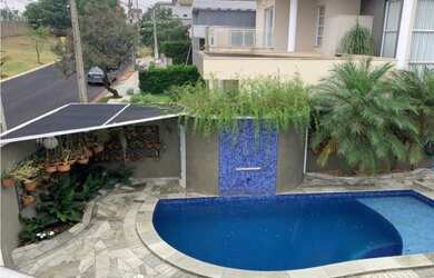 Imagem: A casa em condomínio possui 5 Dormitórios, 5 Banheiros, 5