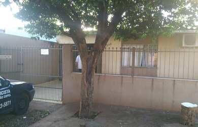 Imagem: A casa possui 3 Dormitórios, 1 Banheiro, 3 Vagas na garagem