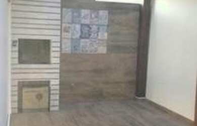 Imagem: A casa possui 3 Dormitórios, 2 Banheiros, 2 Vagas na garagem