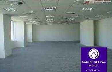 Imagem: O depósito possui 5 Vagas na garagem e 256m² de Área e está