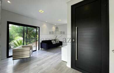 Imagem: A casa em condomínio possui 4 Dormitórios, 4 Banheiros, 2