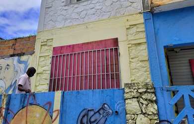 Imagem 4: Casa esquina para aluguel e venda tem 750 metros quadrados ao lado Estação...