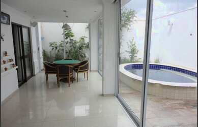 Imagem: A casa em condomínio possui 3 Dormitórios, 3 Banheiros, 4