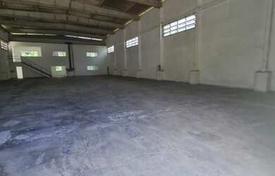 Imagem: O depósito possui 5 Vagas na garagem, 1.400m² de Área e