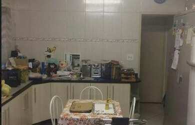 Imagem: A casa possui 3 Dormitórios, 4 Banheiros, 3 Vagas na garagem