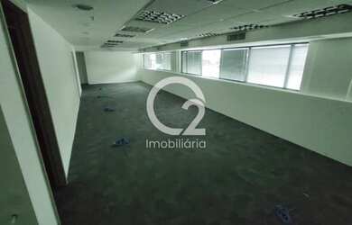 Imagem: O depósito possui 5 Vagas na garagem, 463m² de Área e está