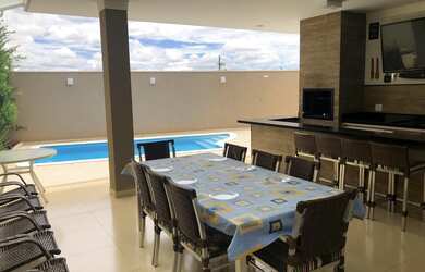 Imagem: A casa em condomínio possui 4 Dormitórios, 5 Banheiros, 4