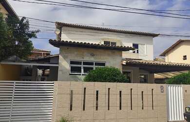 Imagem: A casa possui 4 Dormitórios, 5 Banheiros, 2 Vagas na garagem