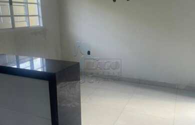 Imagem: A casa possui 2 Dormitórios, 1 Banheiro, 2 Vagas na garagem