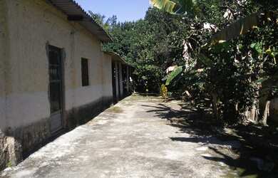 Imagem: O depósito possui 4 Vagas na garagem, 360m² de Área e está