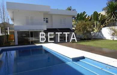 Imagem: A casa em condomínio possui 4 Dormitórios, 5 Banheiros, 2