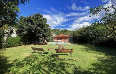 Imagem: A casa em condomínio possui 3 Dormitórios, 5 Banheiros e 285m²