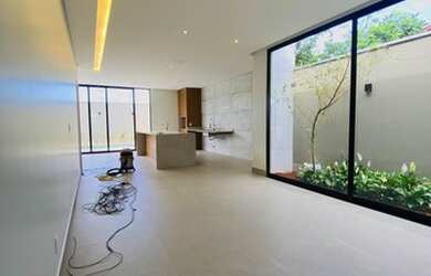 Imagem: A casa em condomínio possui 4 Dormitórios, 1 Banheiro, 4 Vagas